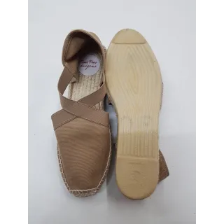 Alpargata una cuña con elásticos Alpargata una cuña con elásticos