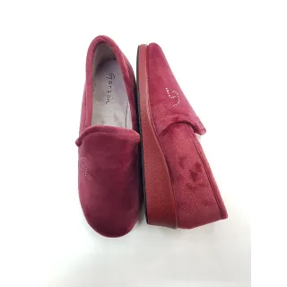 Zapatilla cerrada con cuña Garzon