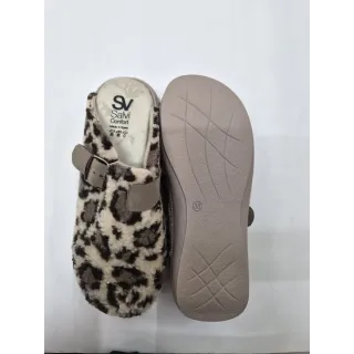 Zapatilla Salvi hebilla leo